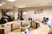دیدار صمیمانه دکتر اکبری فرد با جمعی از خانواده شهیدان