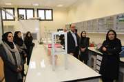 بازدید دکتر کرامتی از تجهیزات و دستاوردهای آزمایشگاهی دانشگاه شهید باهنر کرمان