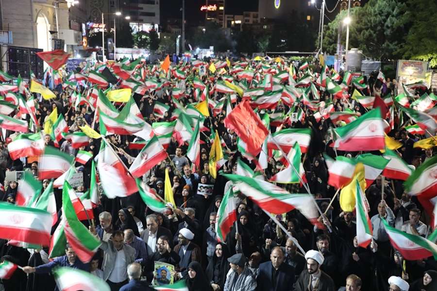 گزارش تصویری حضور دانشگاهیان کرمان در میدان کوثر به مناسبت دهه کرامت 